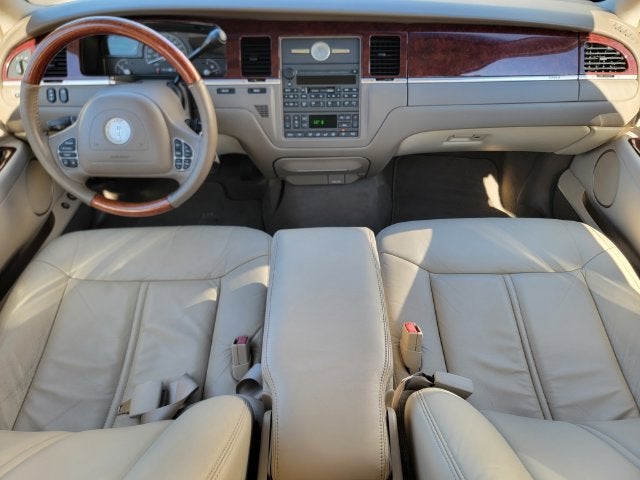 2004 Lincoln Town Car Ultimate
