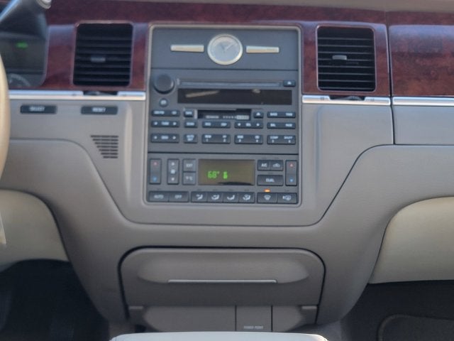 2004 Lincoln Town Car Ultimate
